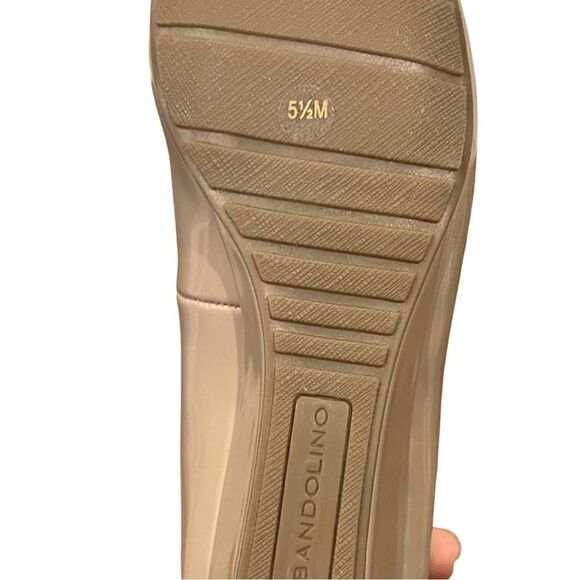 Bandolino patent leather taupe wedge size 5.5 - Picture 7 of 8